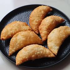 Kajjikayalu (Andhra Style Sweet Karanji / Gujiya)