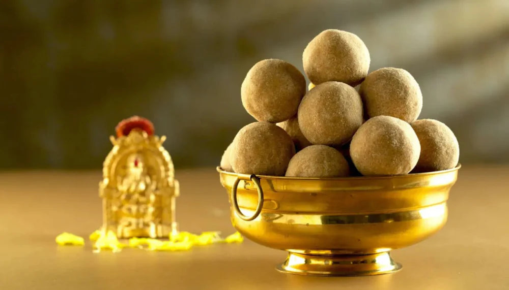 Sunnundalu (Urad Dal Laddu – Andhra Sweet)